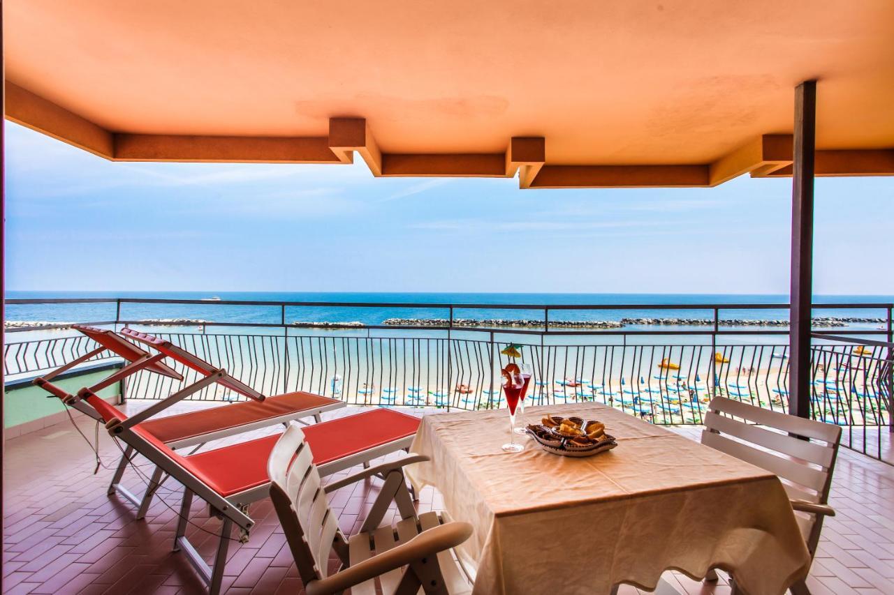 Hotel Cola Bellaria-Igea Marina Exterior foto